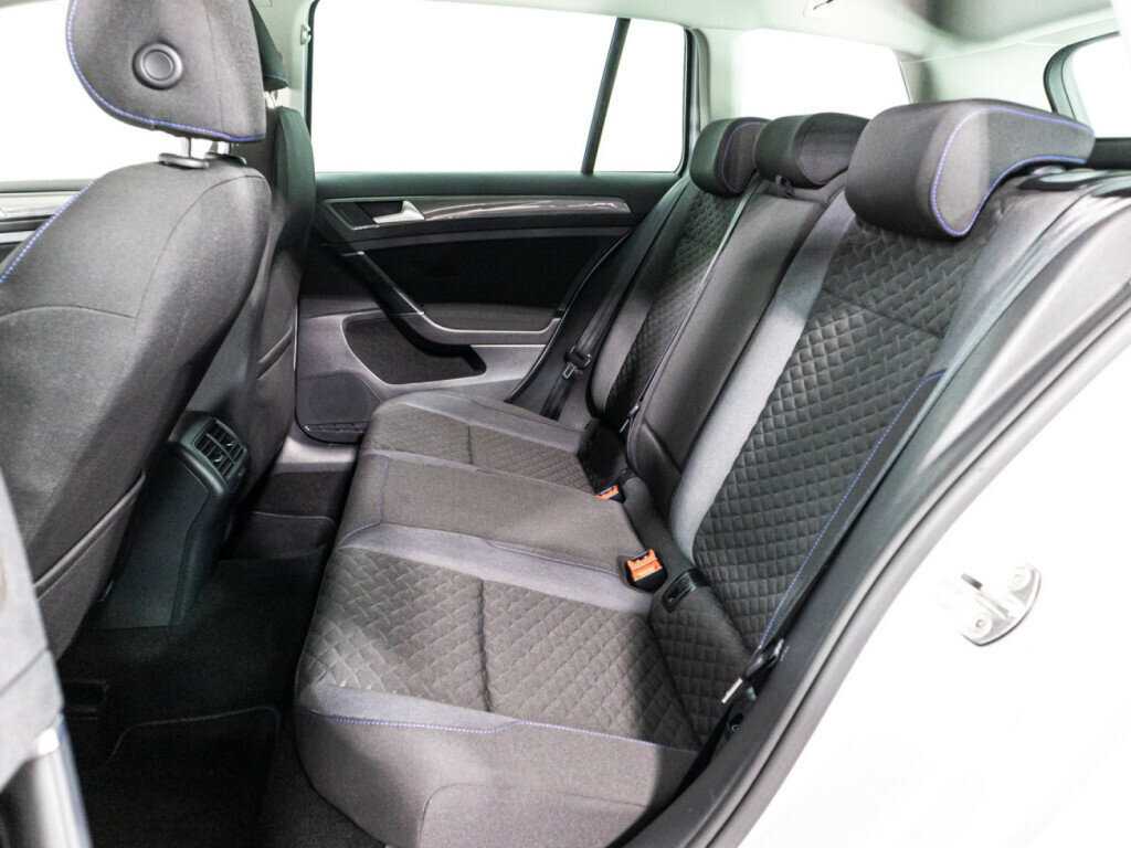 Volkswagen Golf, 2018 - Фото №9