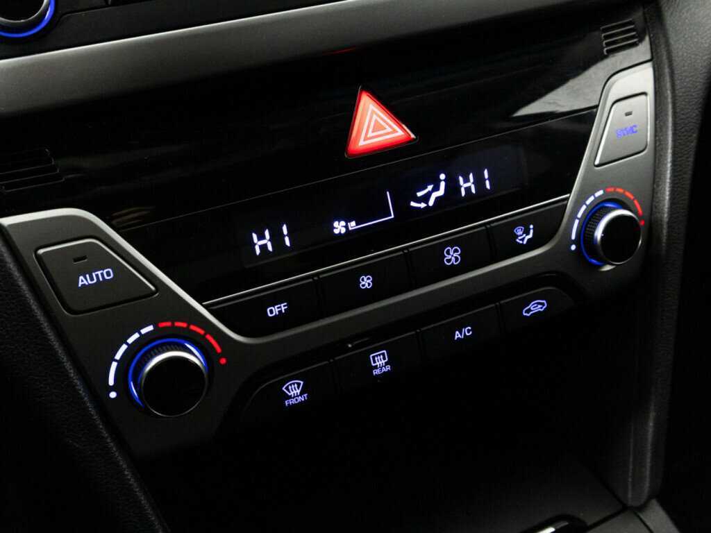 Hyundai Elantra, 2018 - Фото №15