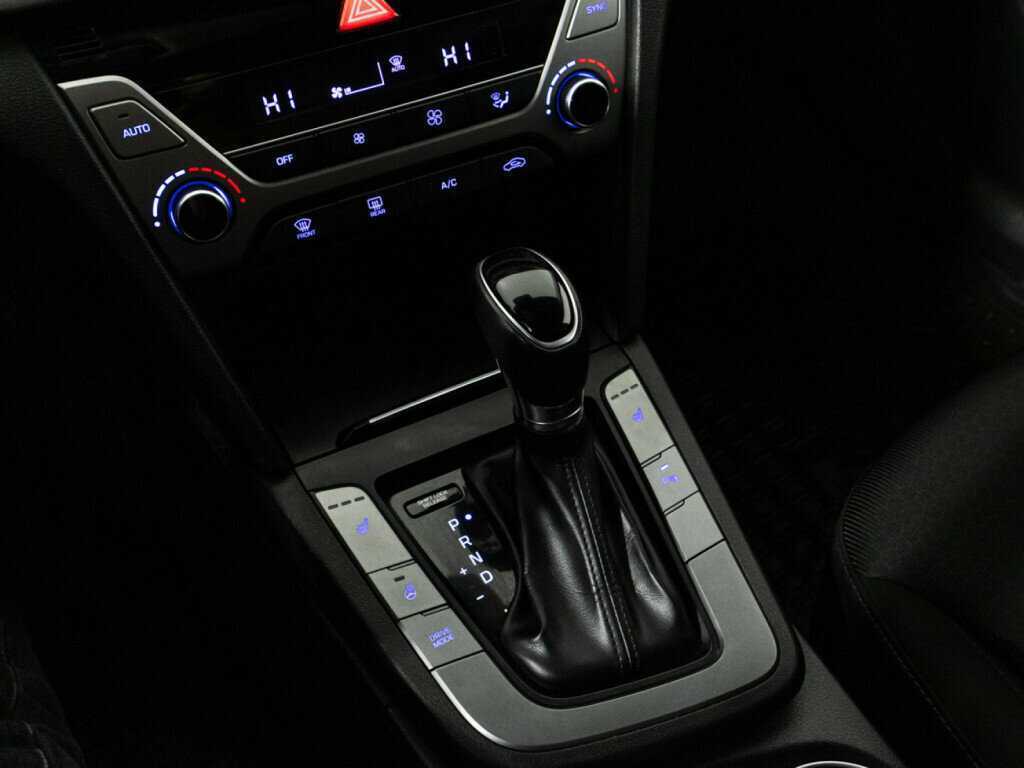 Hyundai Elantra, 2018 - Фото №16