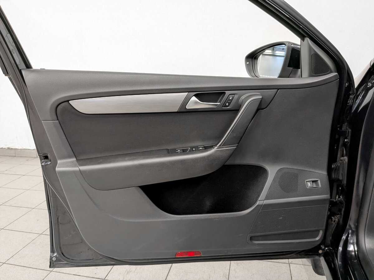 Volkswagen Passat, 2012 - Фото №16