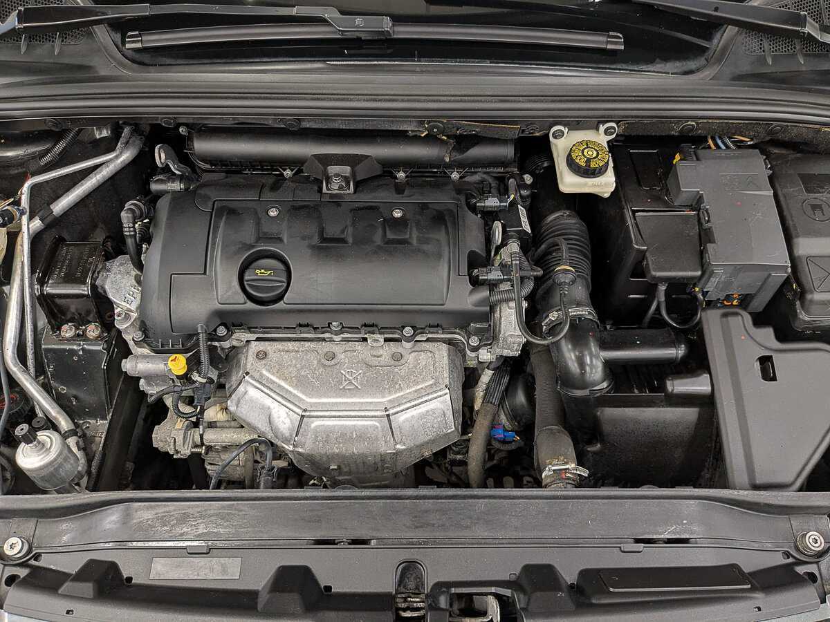 Peugeot 308, 2012 - Фото №8