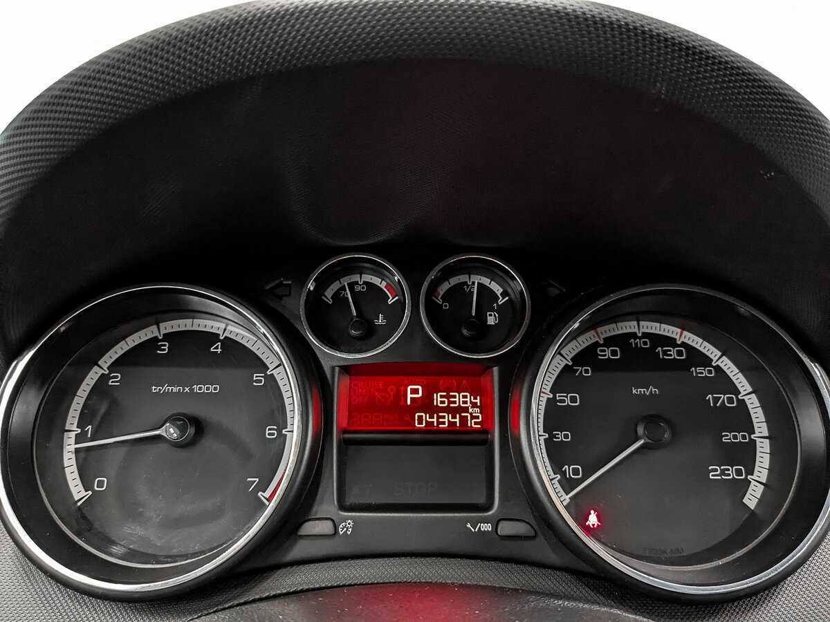 Peugeot 308, 2012 - Фото №12