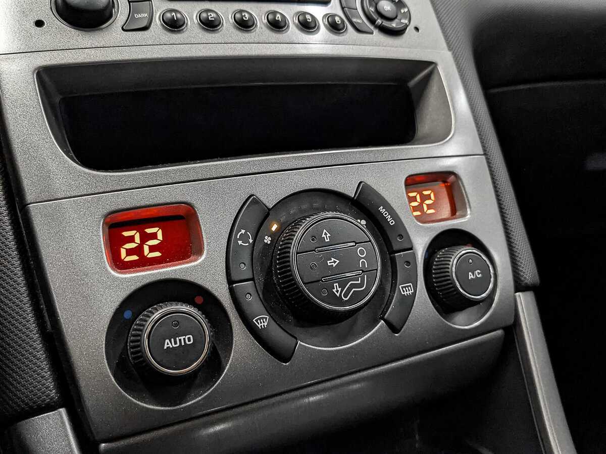 Peugeot 308, 2012 - Фото №22