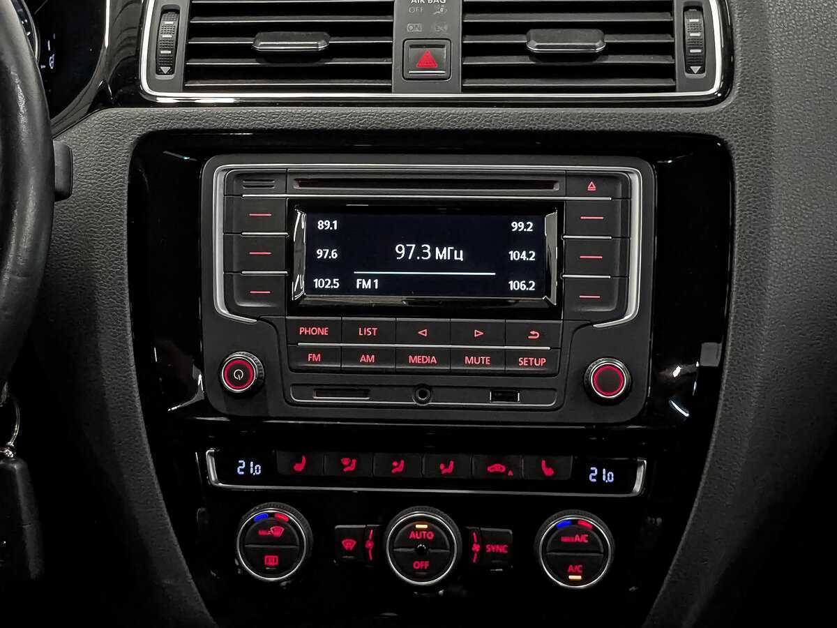 Volkswagen Jetta, 2016 - Фото №16