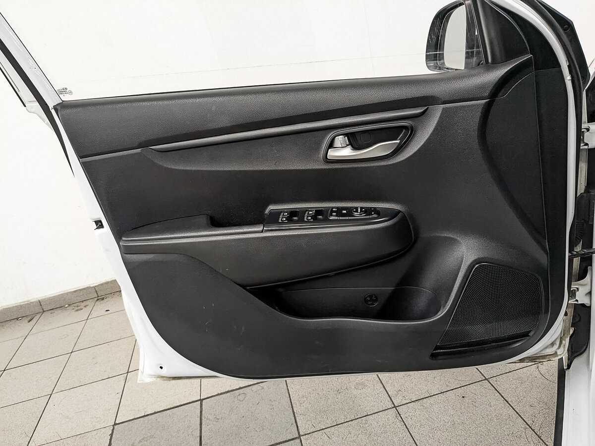 Kia Rio X-Line, 2020 - Фото №17