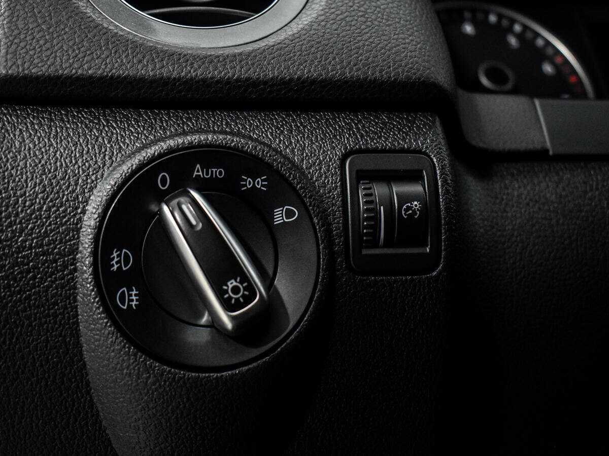 Volkswagen Tiguan, 2012 - Фото №9