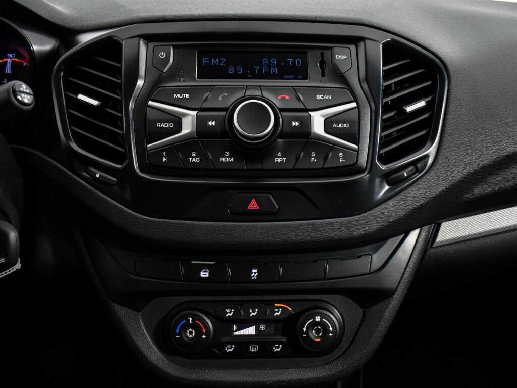 Lada (ВАЗ) Vesta, 2019 - Фото №12