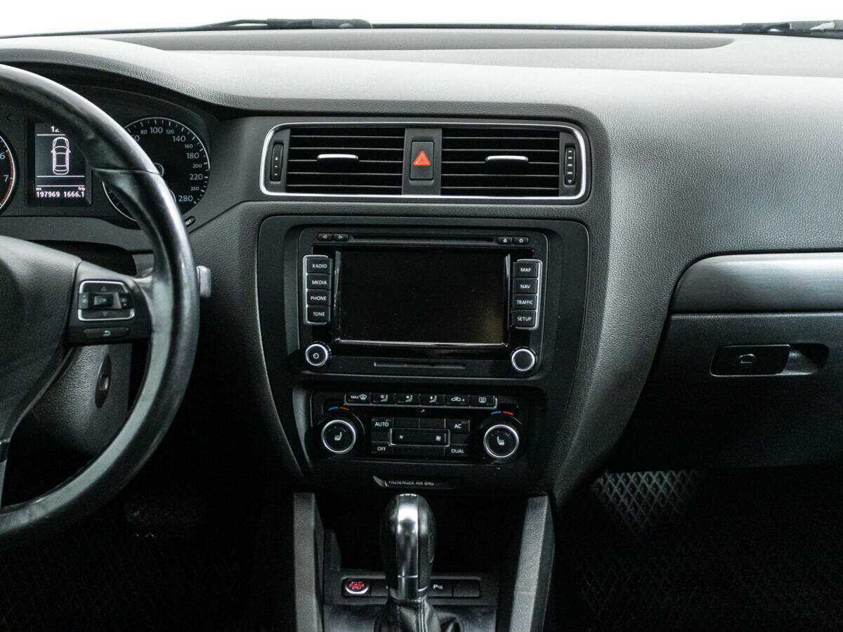 Volkswagen Jetta, 2012 - Фото №13