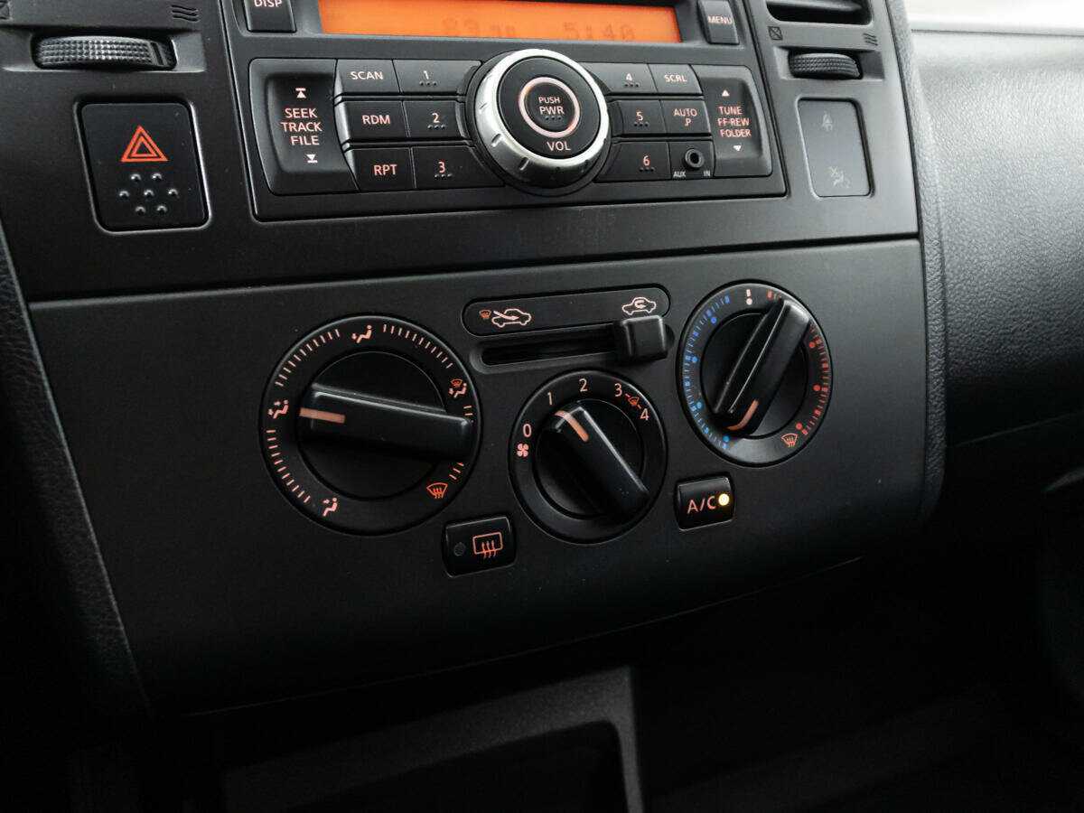 Nissan Tiida, 2013 - Фото №14