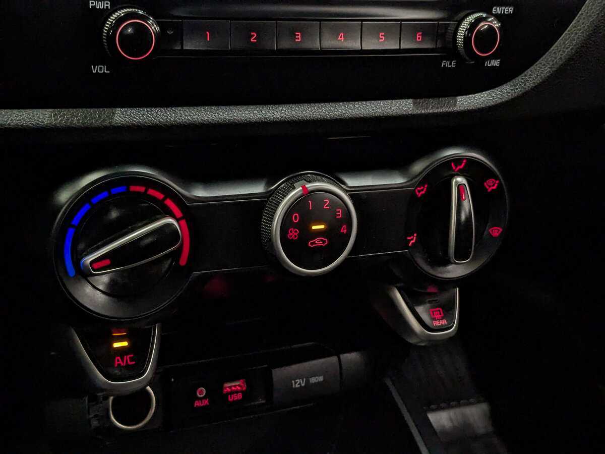 Kia Rio X-Line, 2019 - Фото №19