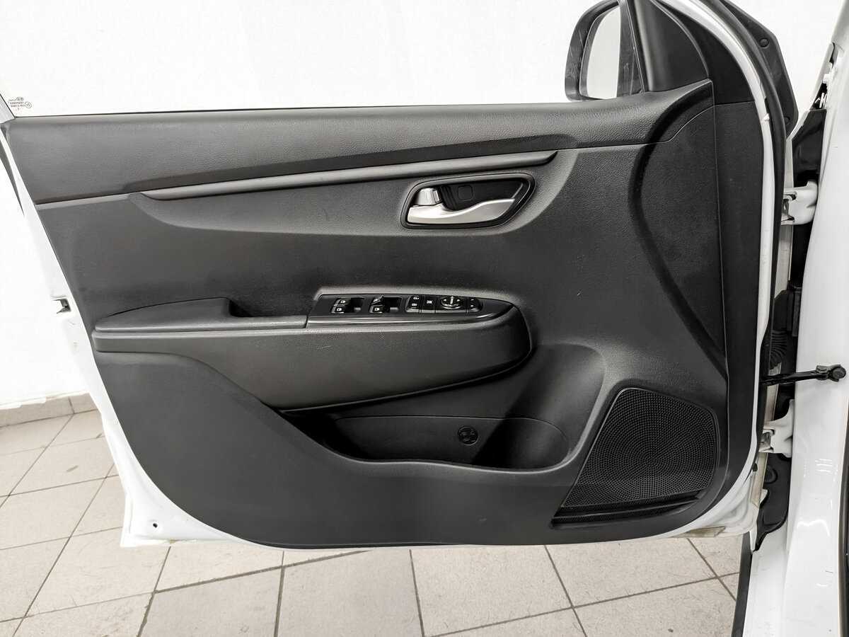 Kia Rio X-Line, 2020 - Фото №17