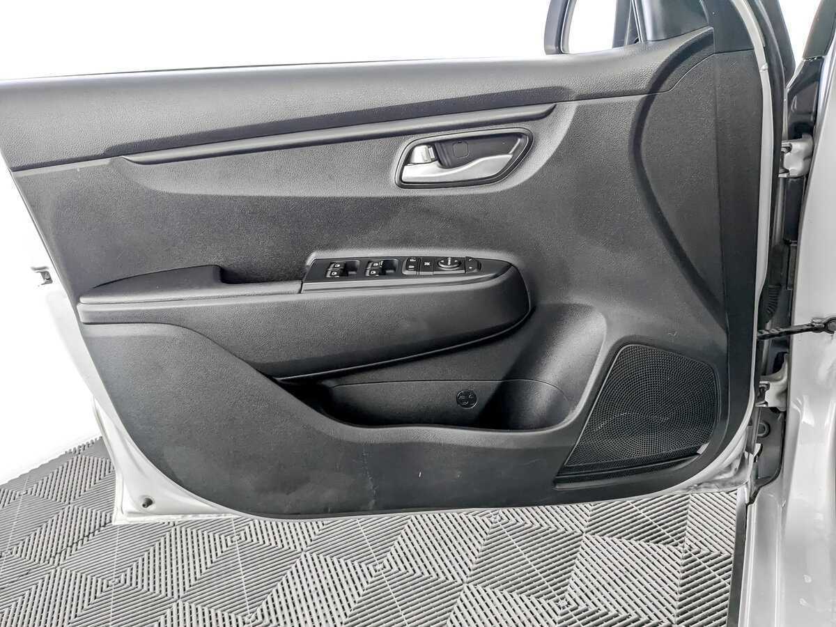 Kia Rio X-Line, 2020 - Фото №16