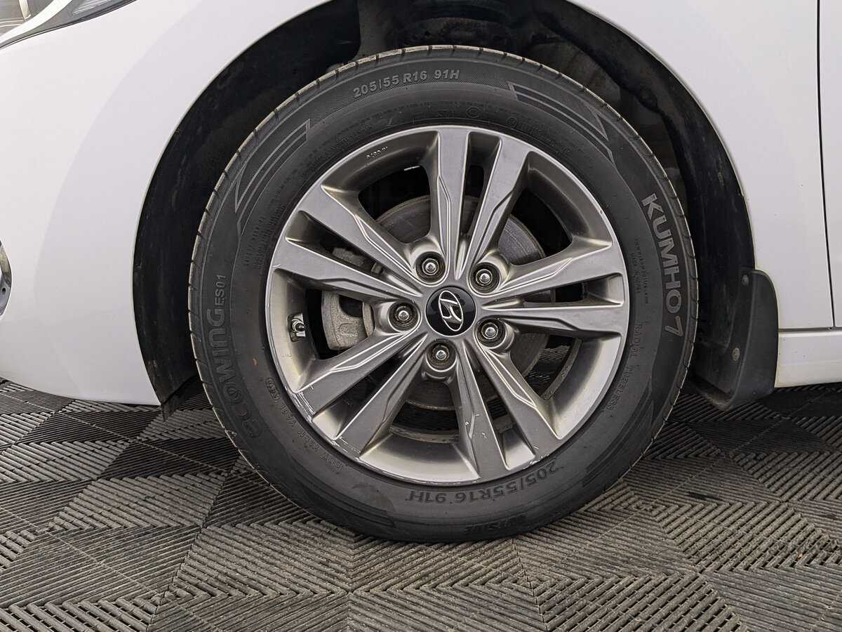 Hyundai Elantra, 2018 - Фото №11