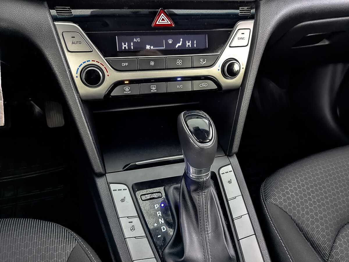 Hyundai Elantra, 2018 - Фото №19