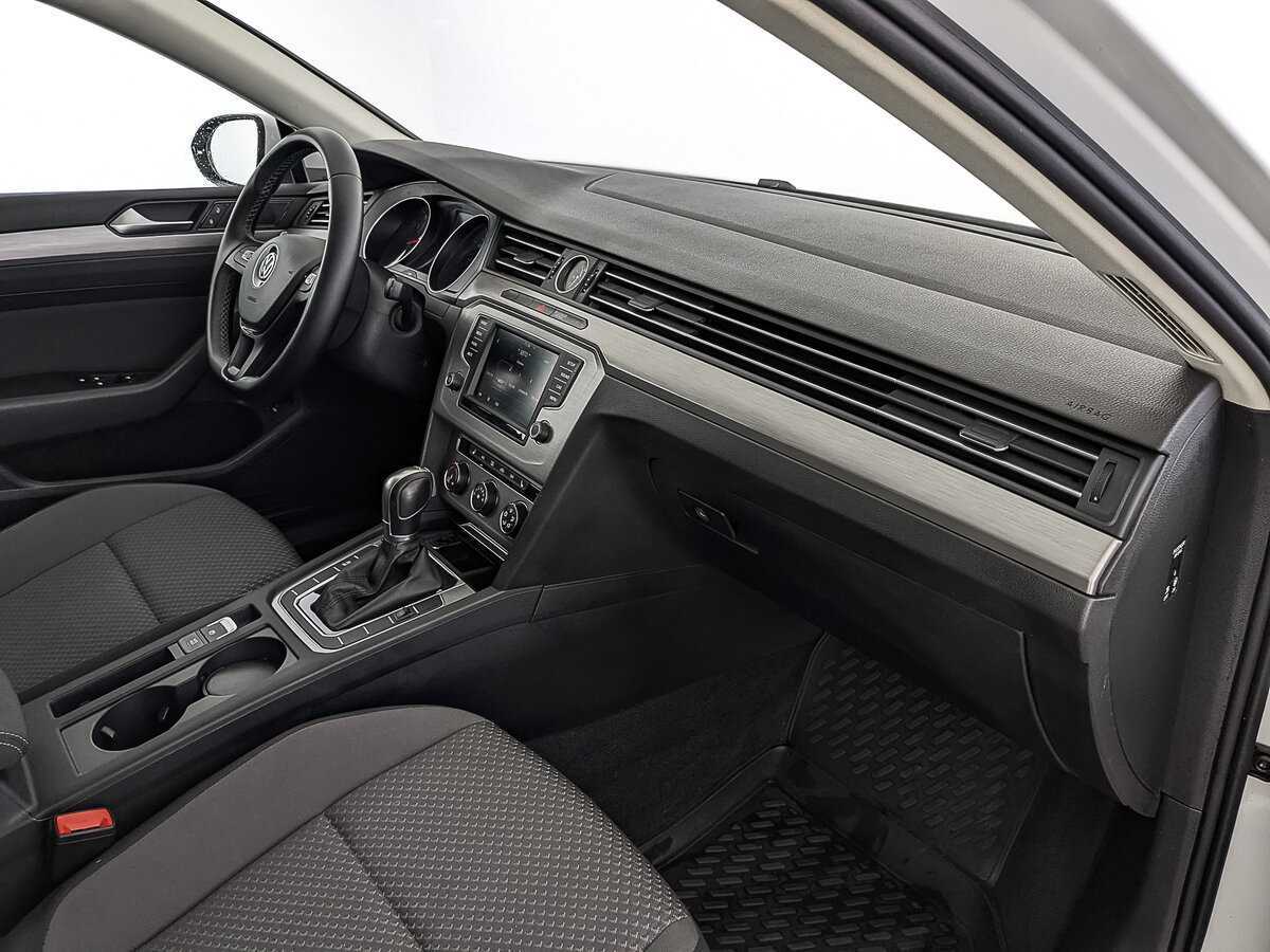 Volkswagen Passat, 2017 - Фото №12