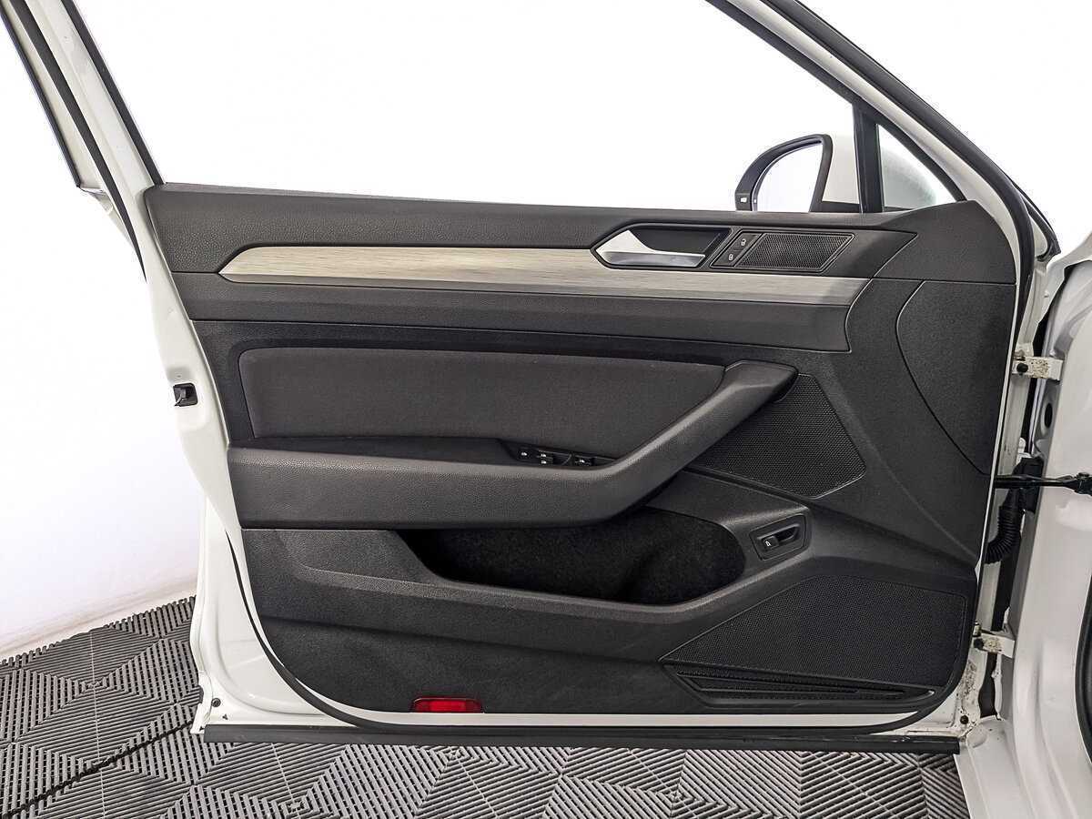 Volkswagen Passat, 2017 - Фото №18
