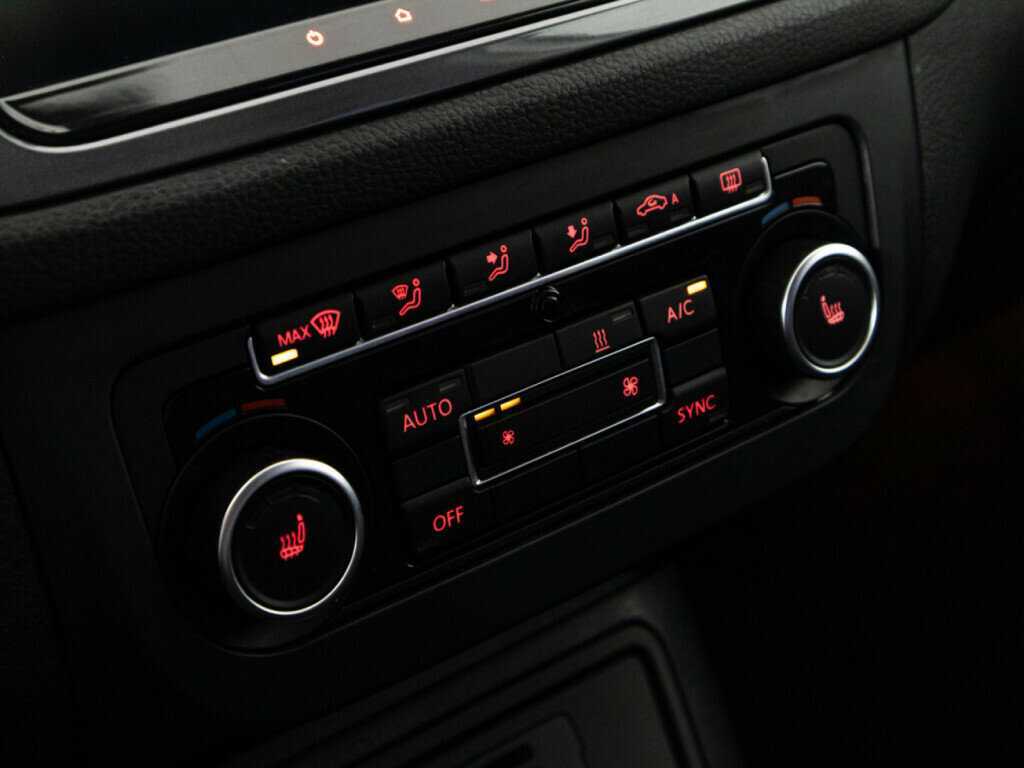 Volkswagen Tiguan, 2012 - Фото №17