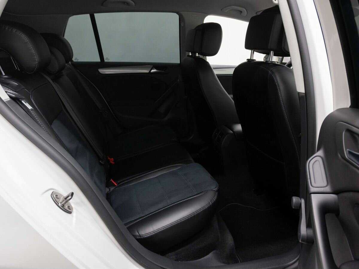 Volkswagen Golf, 2012 - Фото №9