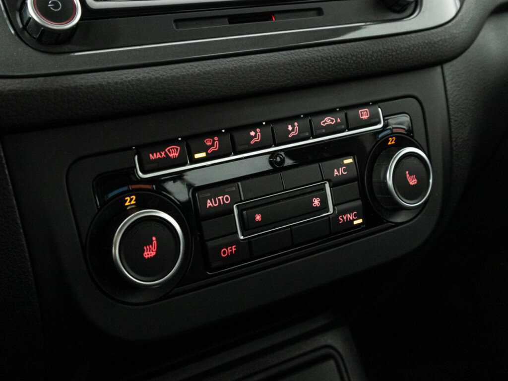 Volkswagen Tiguan, 2015 - Фото №14