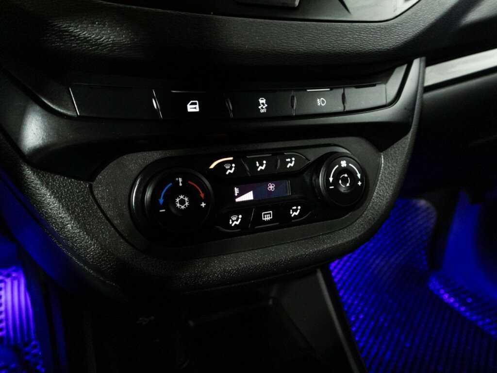 Lada (ВАЗ) Vesta SW, 2019 - Фото №14