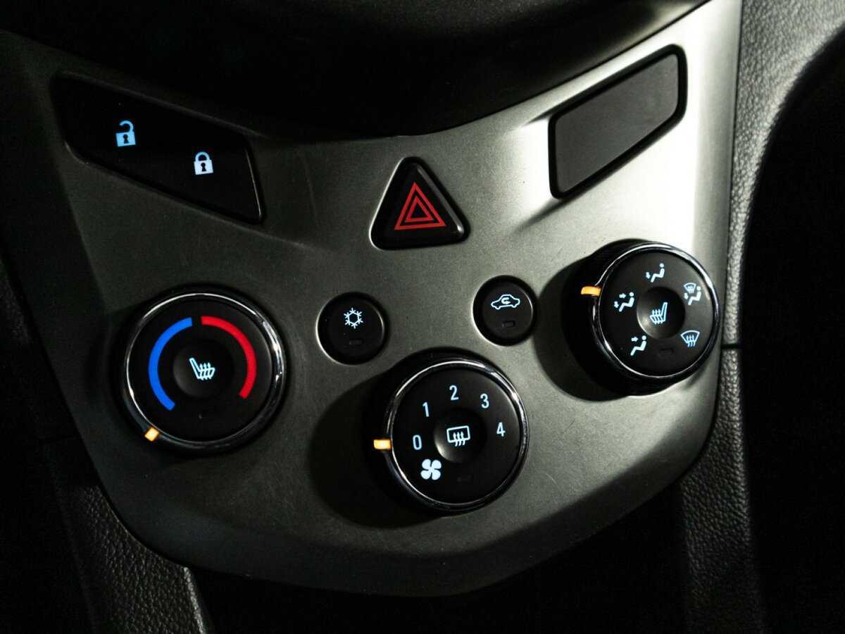 Chevrolet Aveo, 2015 - Фото №14