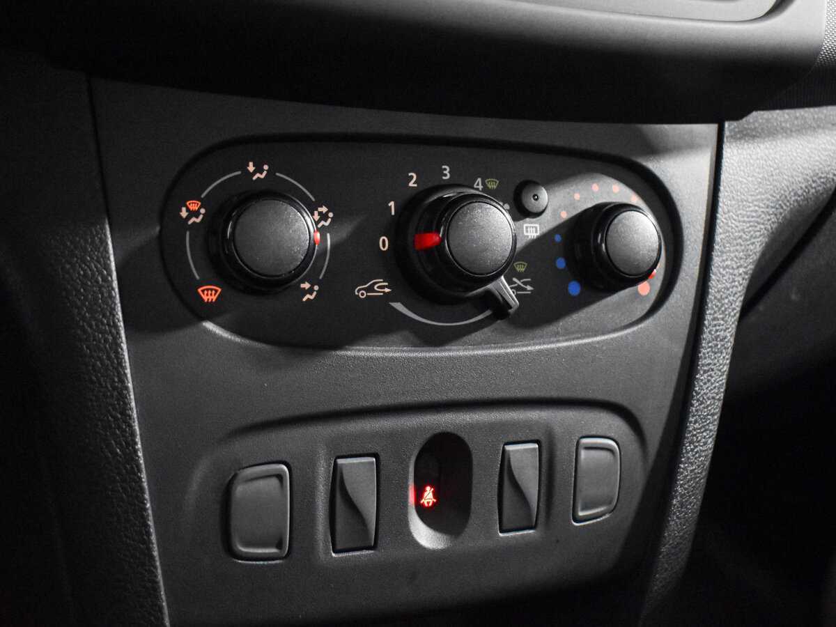 Renault Logan, 2020 - Фото №14