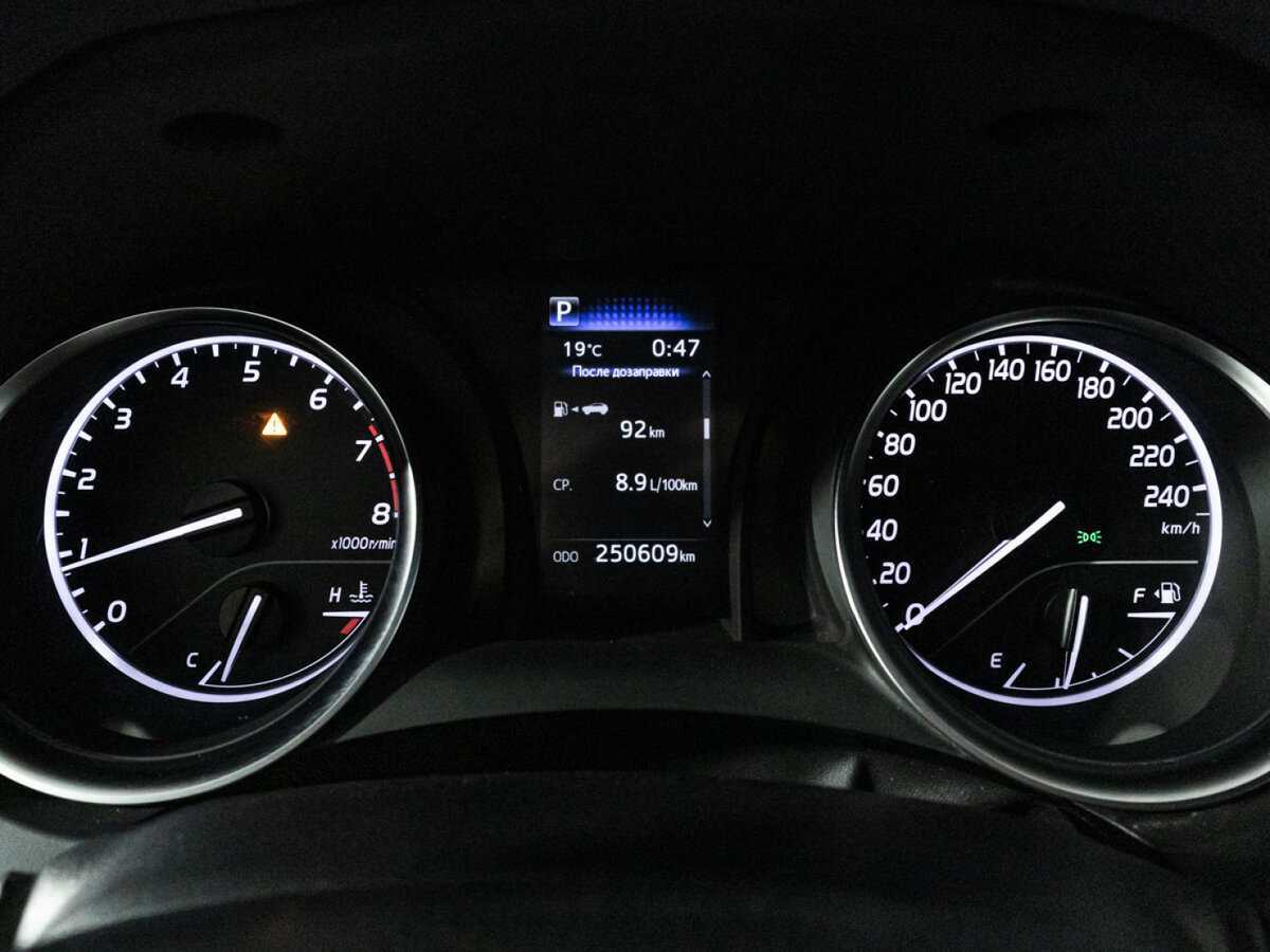 Toyota Camry, 2021 - Фото №11