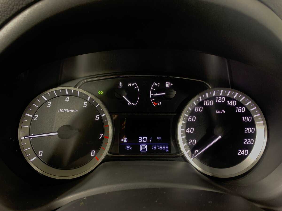 Nissan Tiida, 2015 - Фото №14