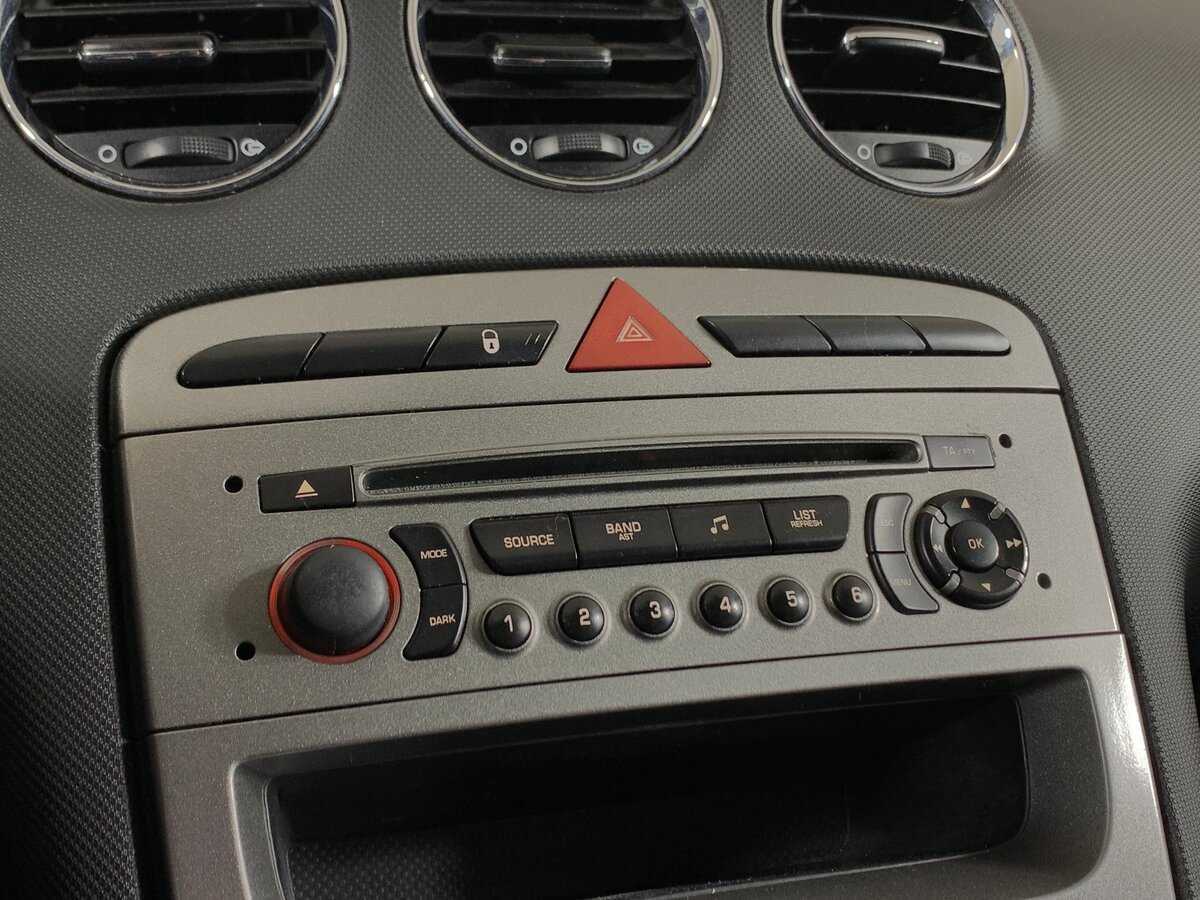 Peugeot 308, 2012 - Фото №15