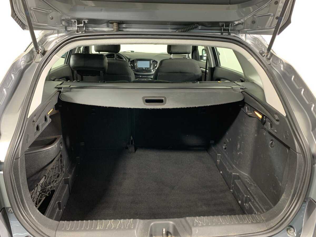 Lada (ВАЗ) Vesta SW, 2019 - Фото №19