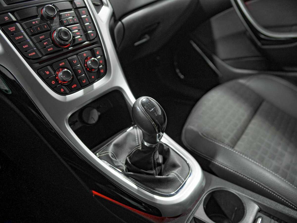 Opel Astra GTC, 2012 - Фото №9