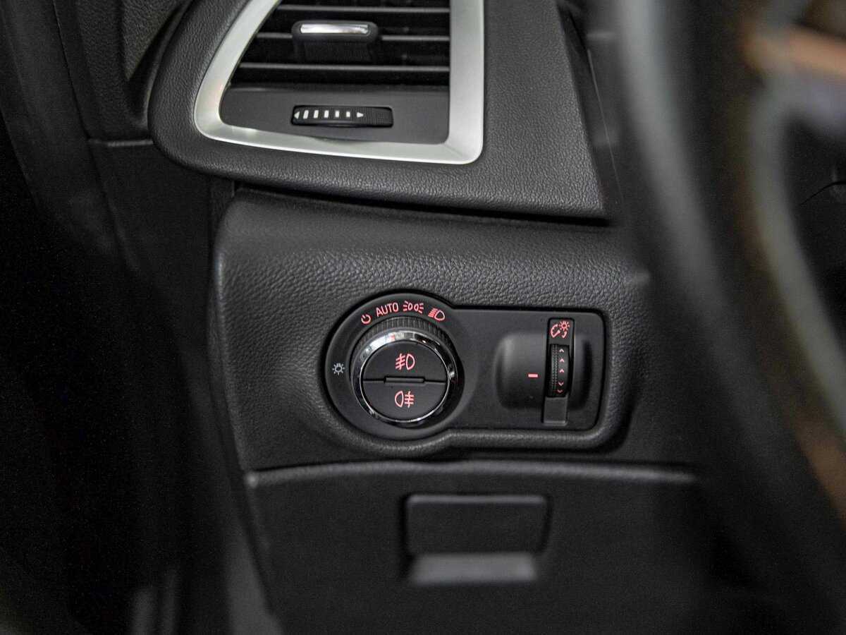 Opel Astra GTC, 2012 - Фото №10