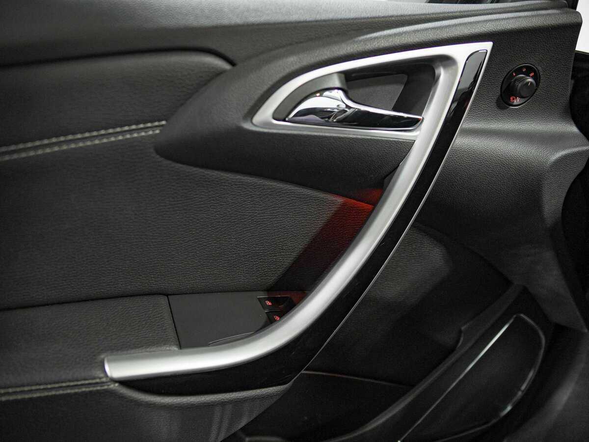 Opel Astra GTC, 2012 - Фото №11