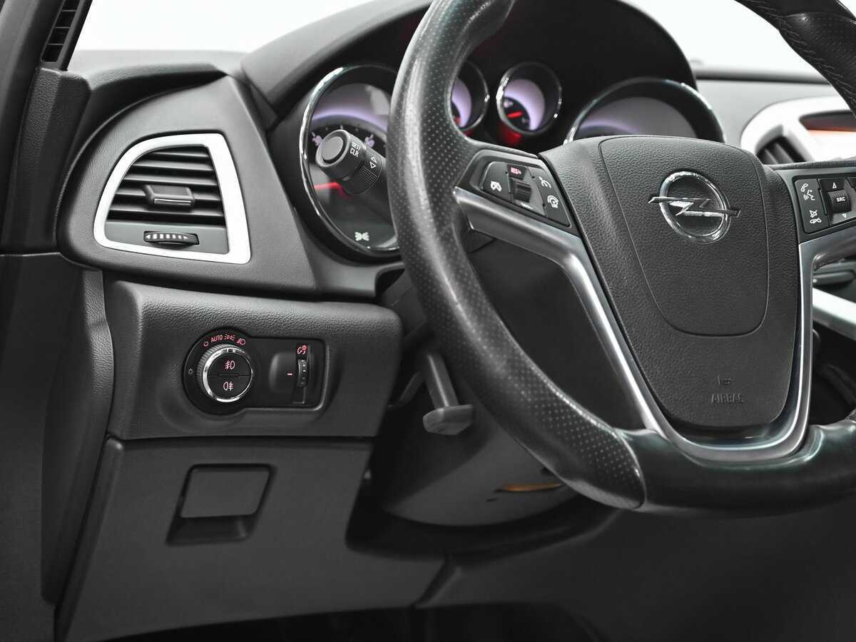 Opel Astra GTC, 2012 - Фото №6