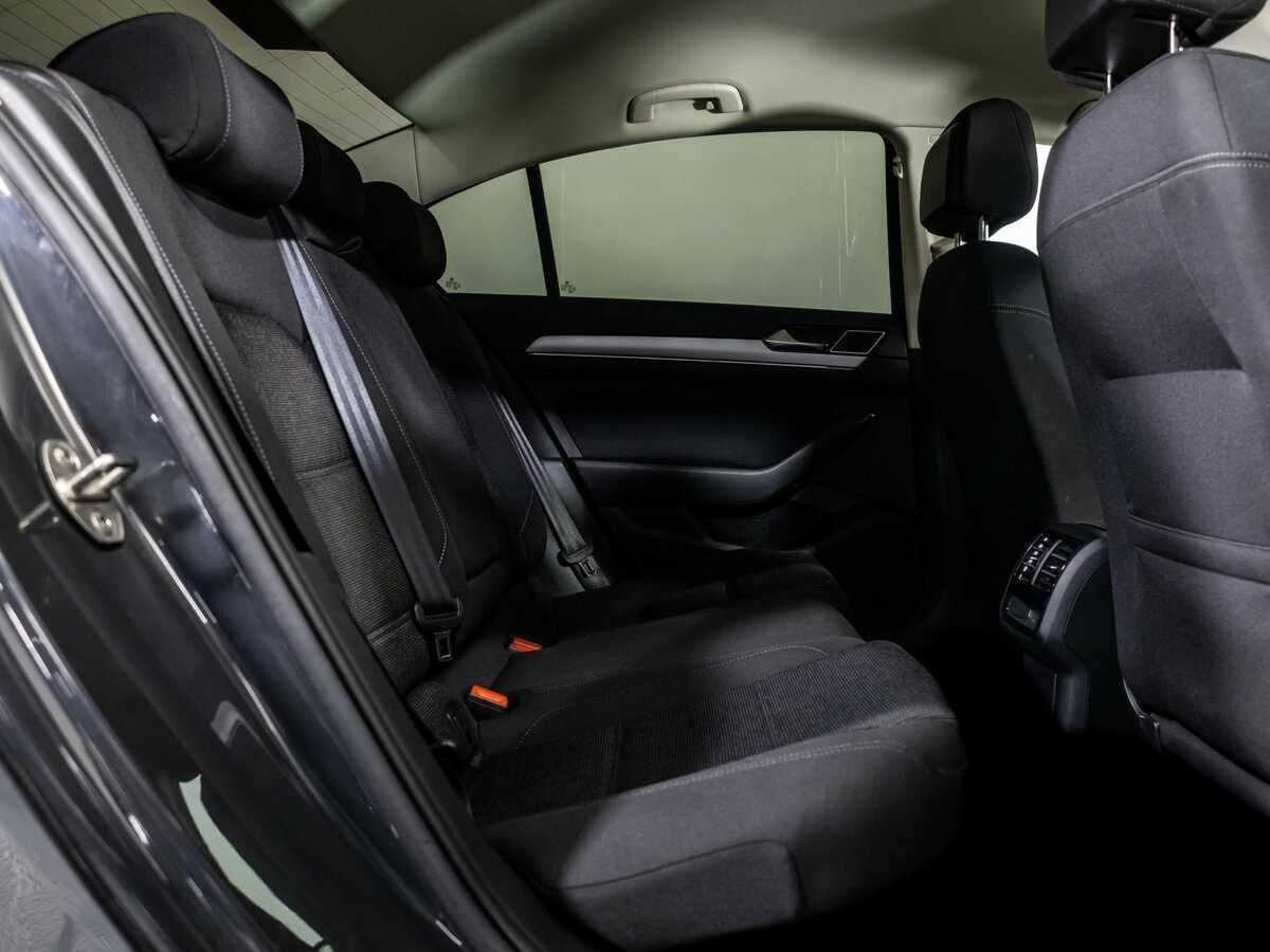 Volkswagen Passat, 2018 - Фото №8