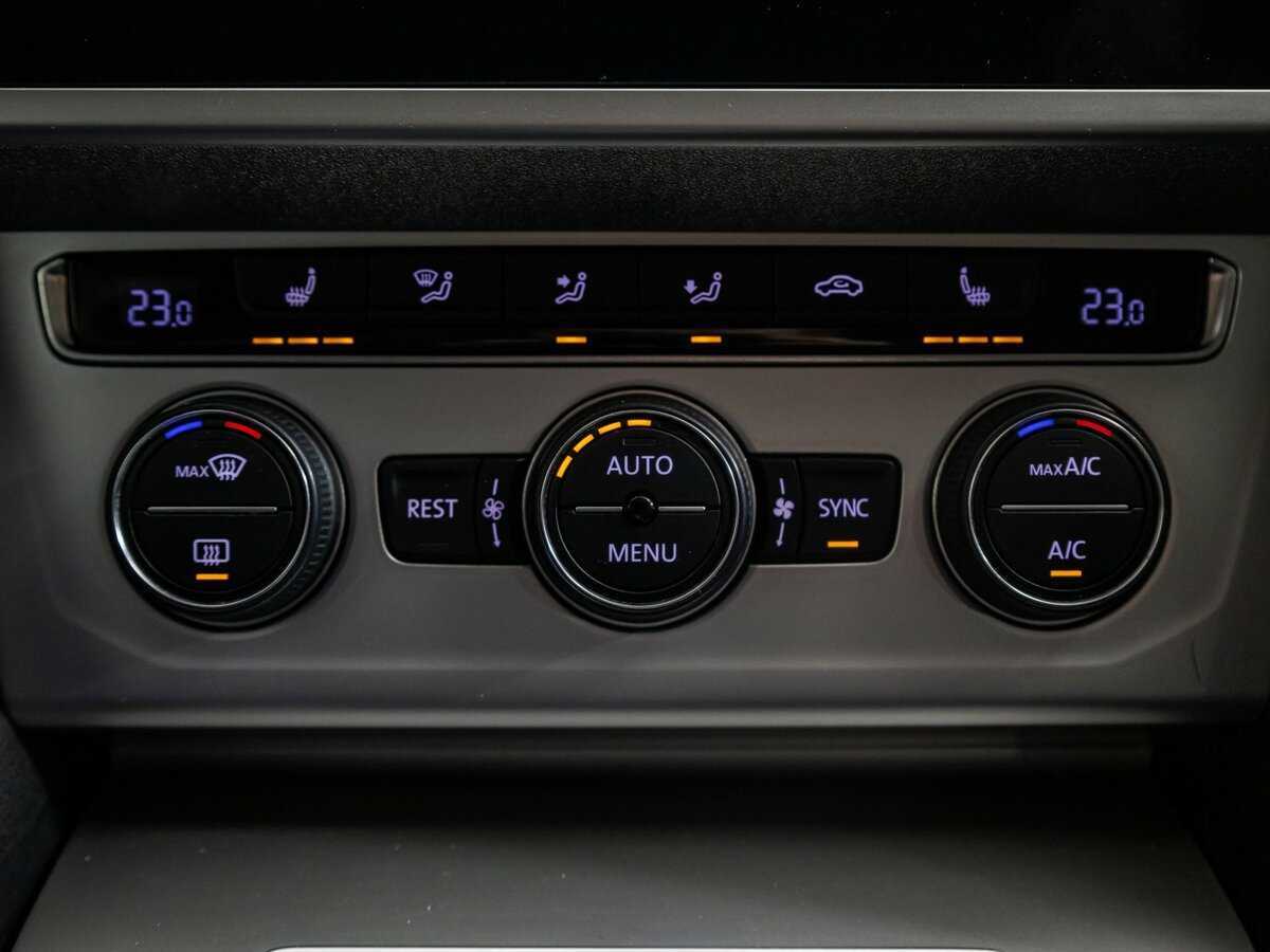 Volkswagen Passat, 2018 - Фото №11