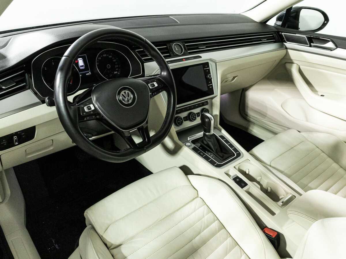 Volkswagen Passat, 2018 - Фото №10
