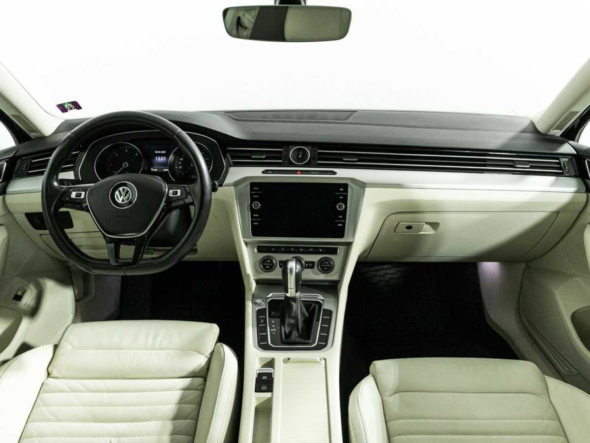 Volkswagen Passat, 2018 - Фото №12