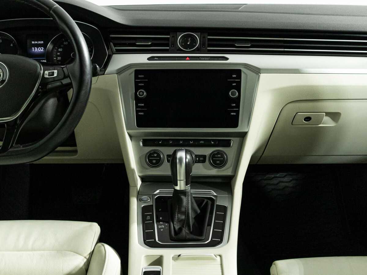 Volkswagen Passat, 2018 - Фото №13
