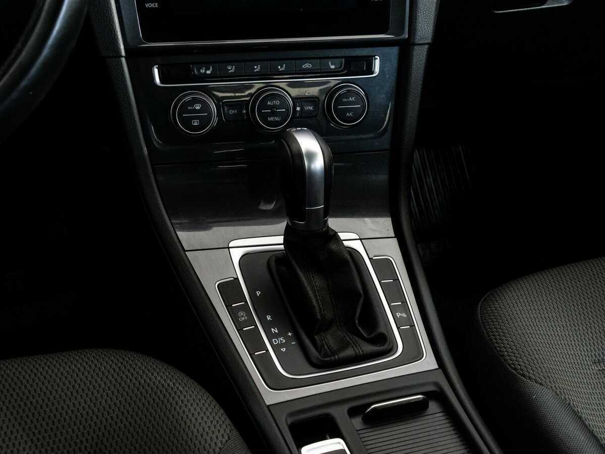 Volkswagen Golf, 2018 - Фото №11