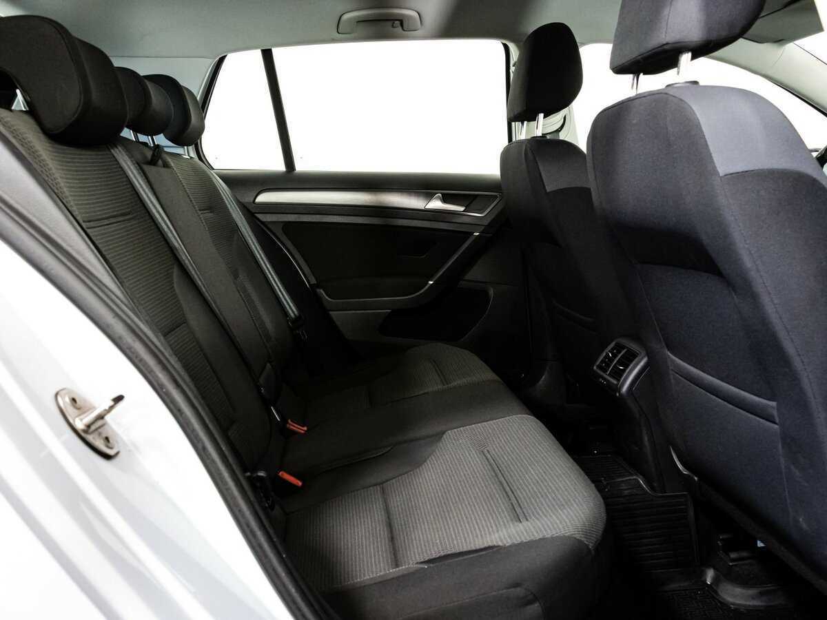 Volkswagen Golf, 2018 - Фото №12