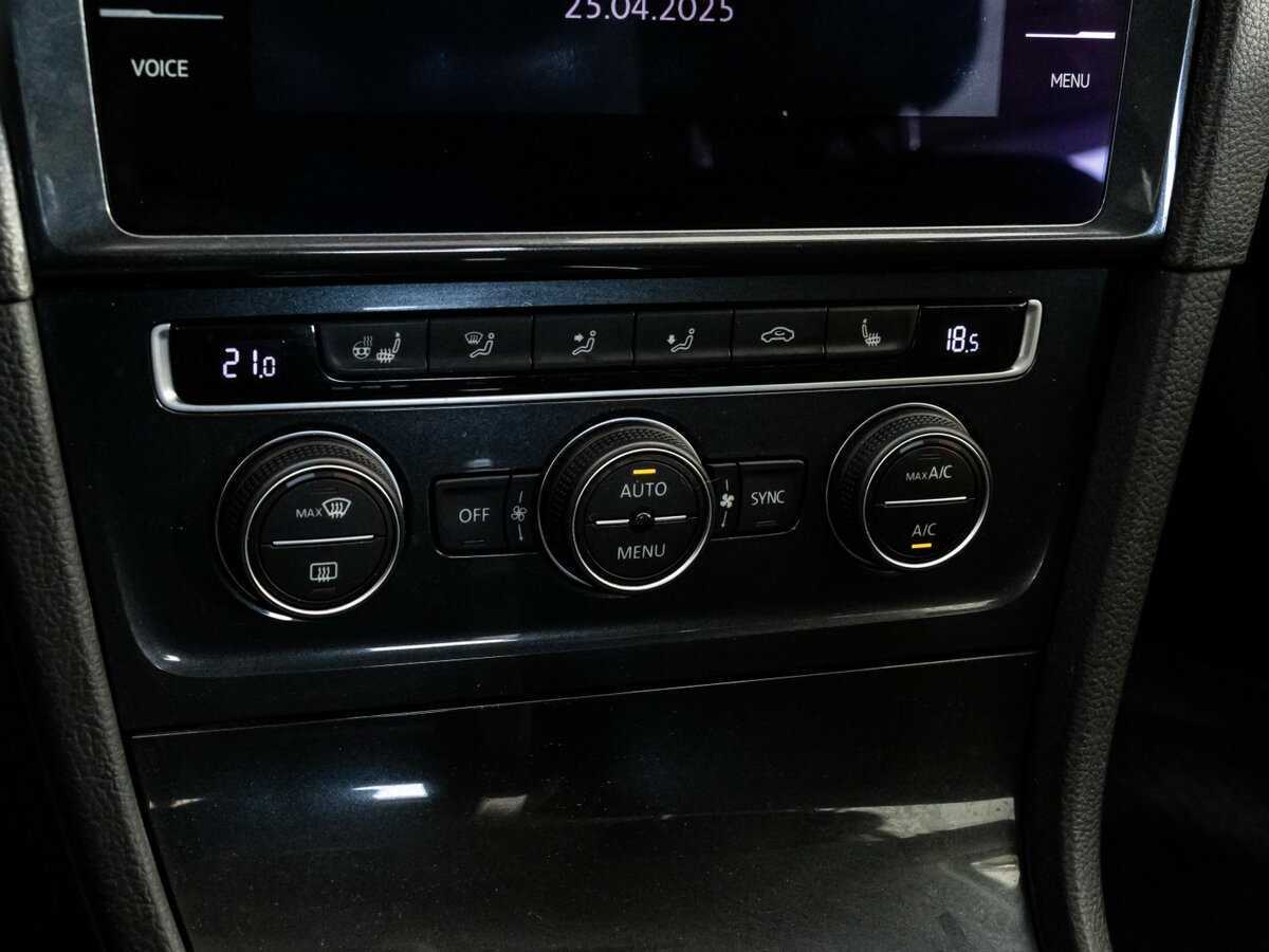 Volkswagen Golf, 2018 - Фото №13