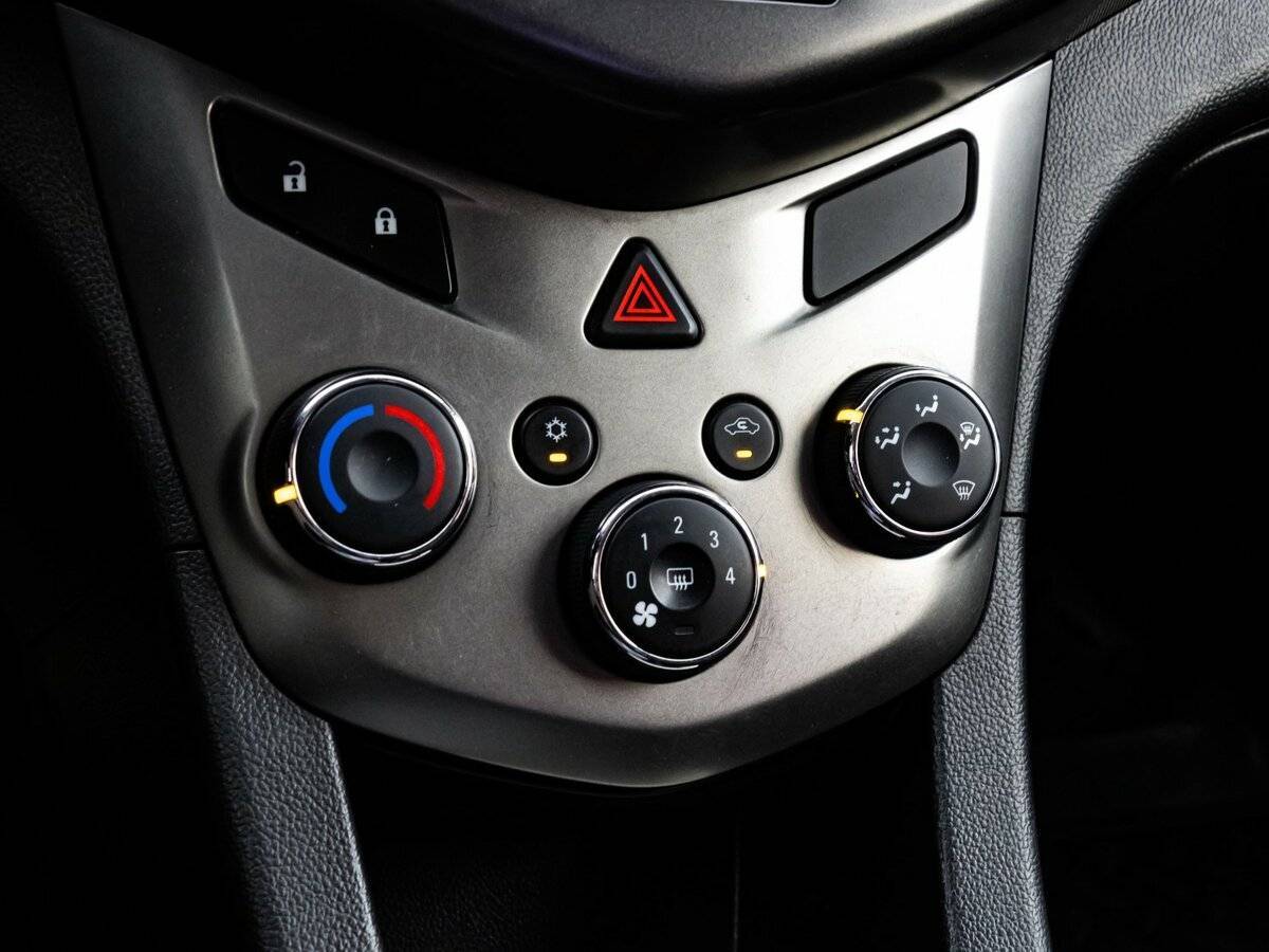 Chevrolet Aveo, 2015 - Фото №10