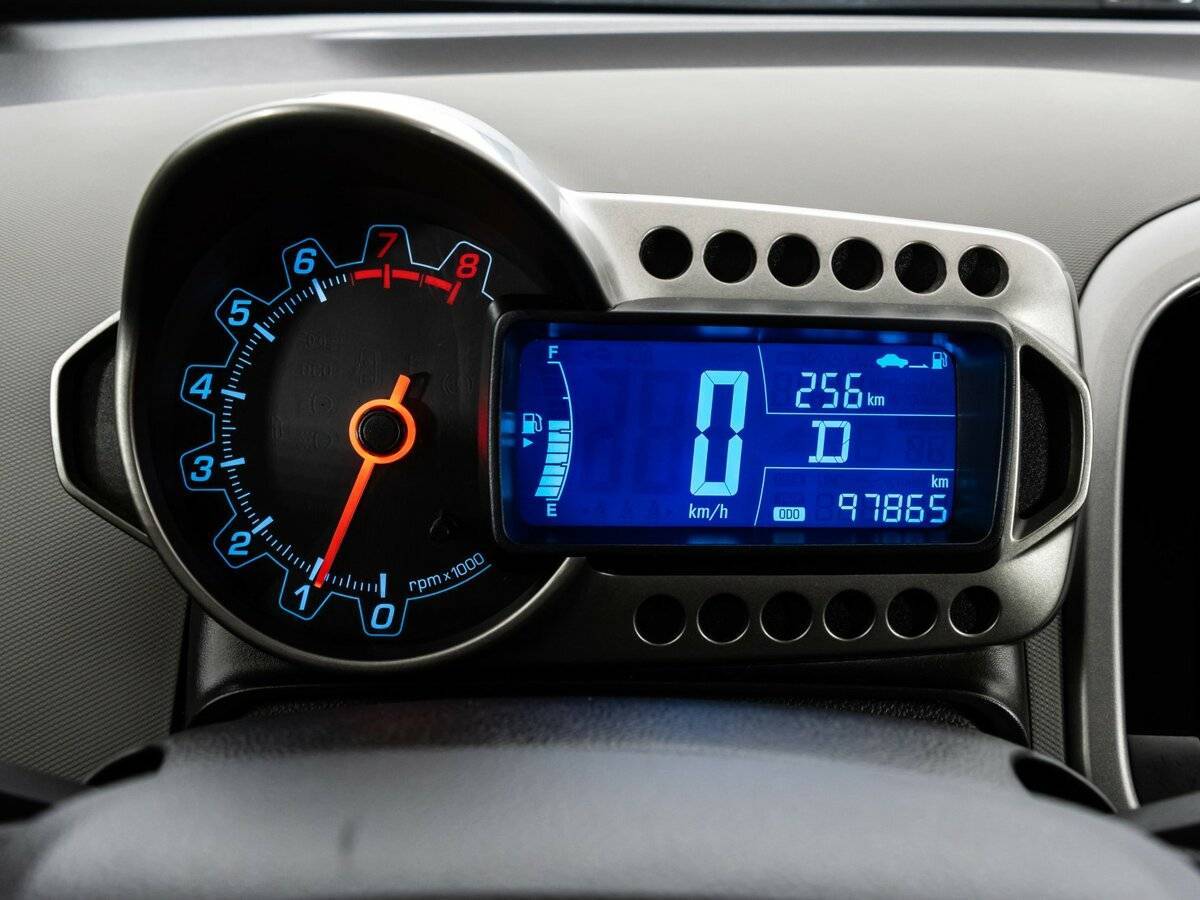 Chevrolet Aveo, 2015 - Фото №12