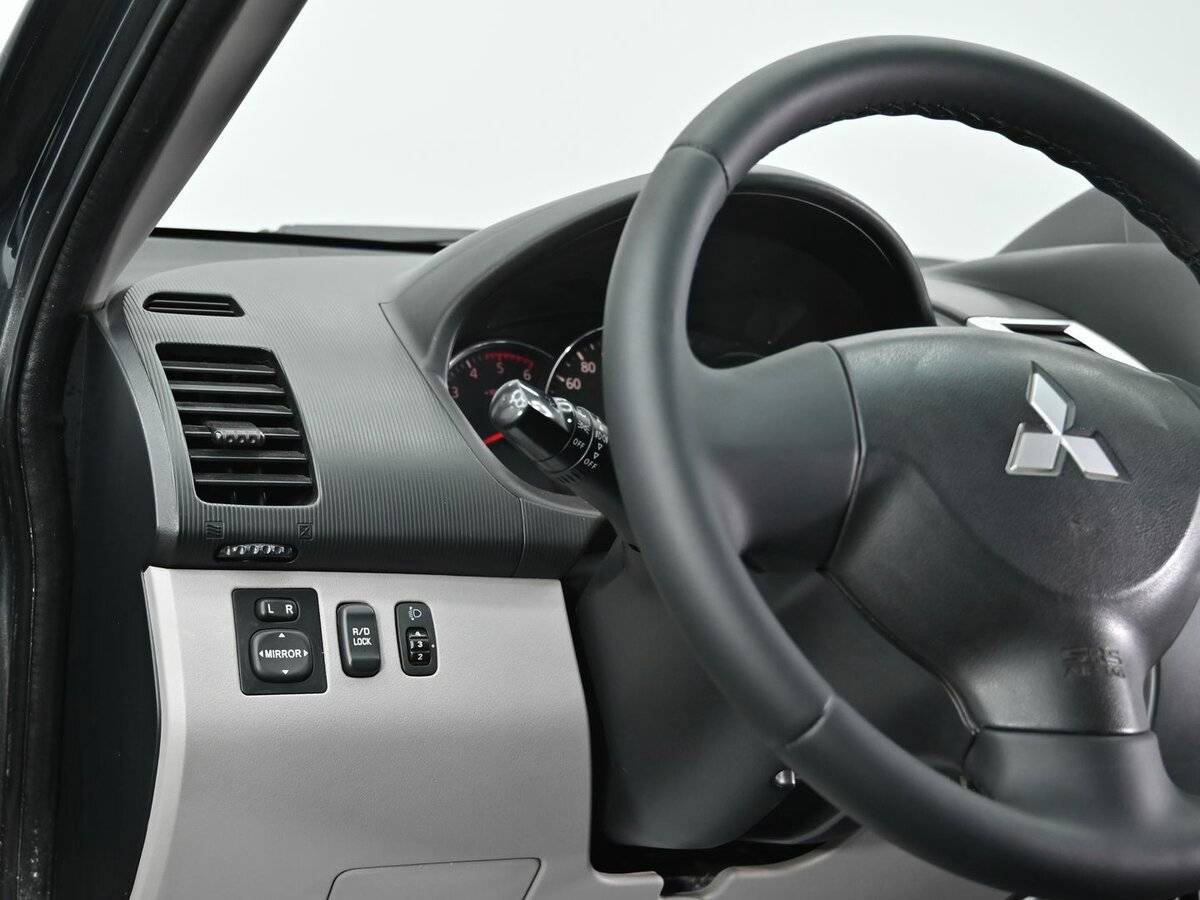 Mitsubishi Pajero Sport, 2014 - Фото №8