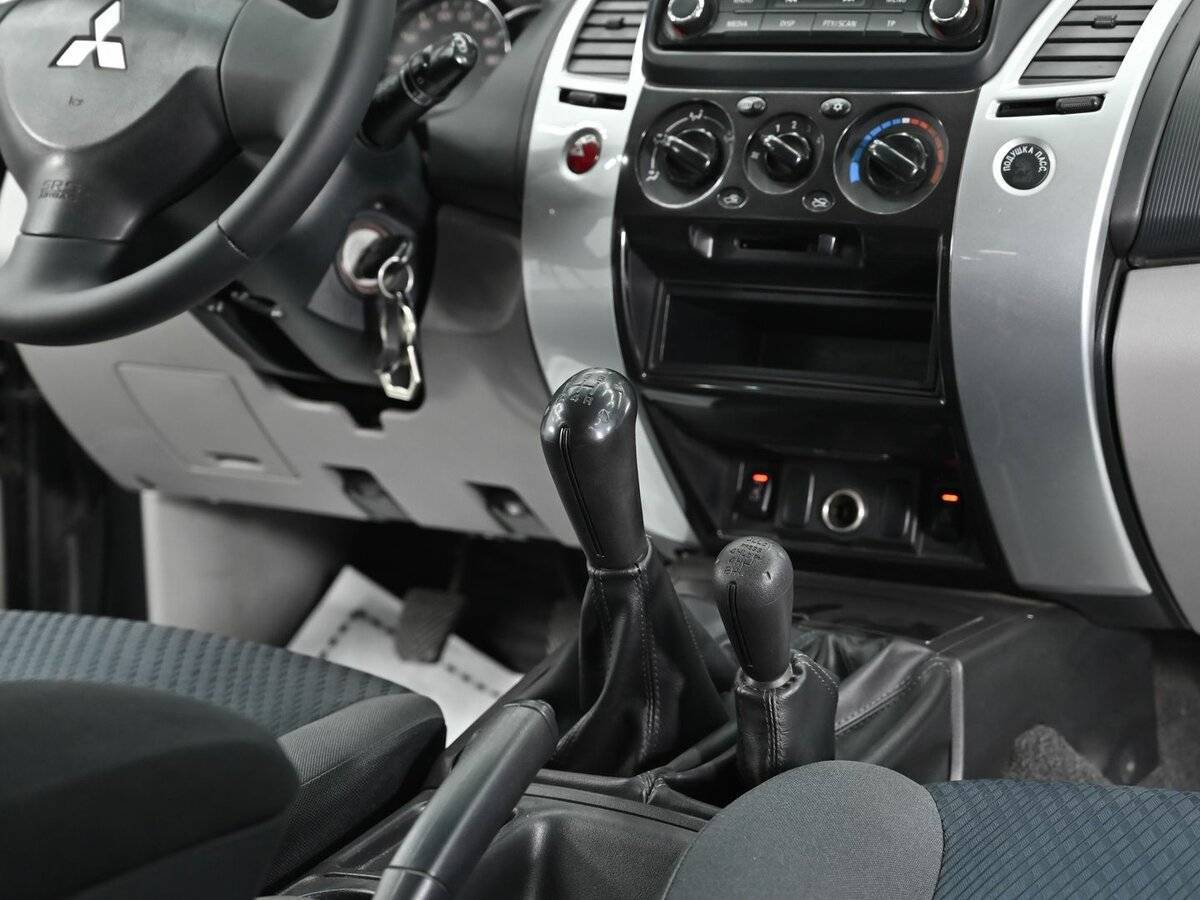 Mitsubishi Pajero Sport, 2014 - Фото №10