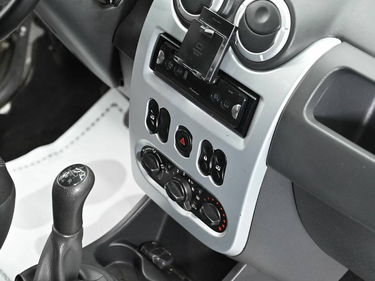 Renault Logan, 2013 - Фото №9