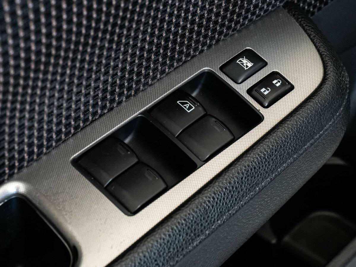 Nissan Tiida, 2013 - Фото №11