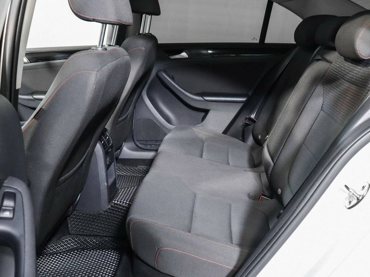 Volkswagen Jetta, 2018 - Фото №9