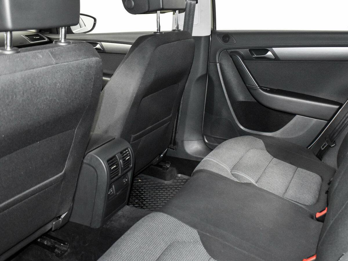 Volkswagen Passat, 2012 - Фото №9